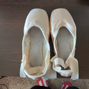 Bloch Pointe Shoes
